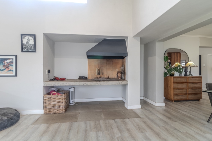 4 Bedroom Property for Sale in Schoongezicht Western Cape